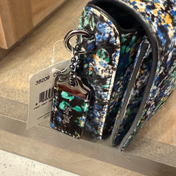 Coach Dinky - Picture 2 of 14